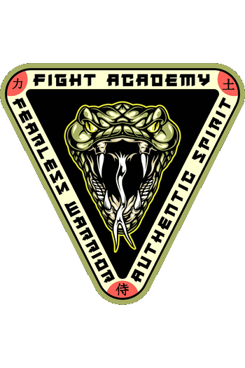 Espíritu Guerrero (Viper, Cobra & Dragon) Diseño vectorial de un emblema triangular de Fight Academy con una víbora verde de ficios abiertos y simbología oriental para estampado textil.